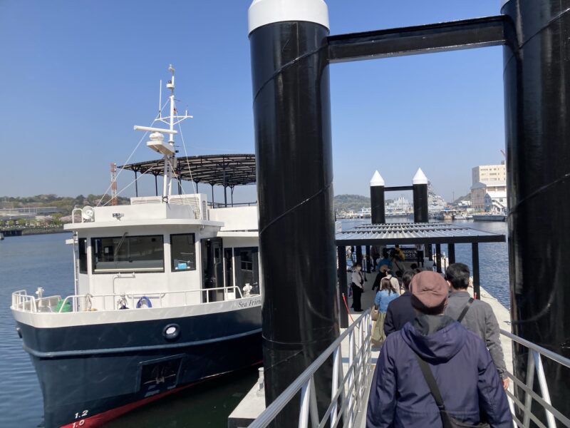 横須賀軍港めぐり　桟橋から乗船