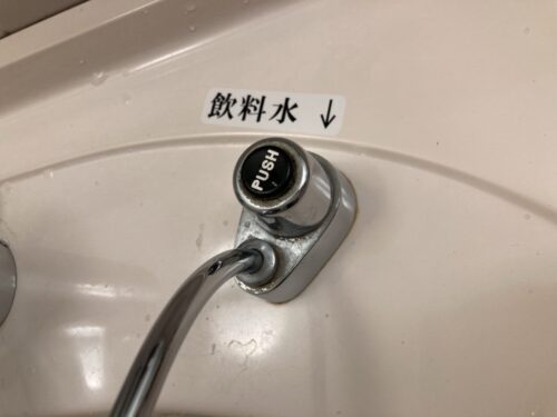 函館国際ホテル　西館　スタンダードツインA　洗面台の飲料水