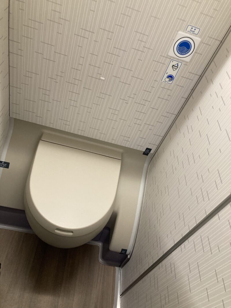 スターラックス航空　803便　A350　エコノミークラス　トイレ